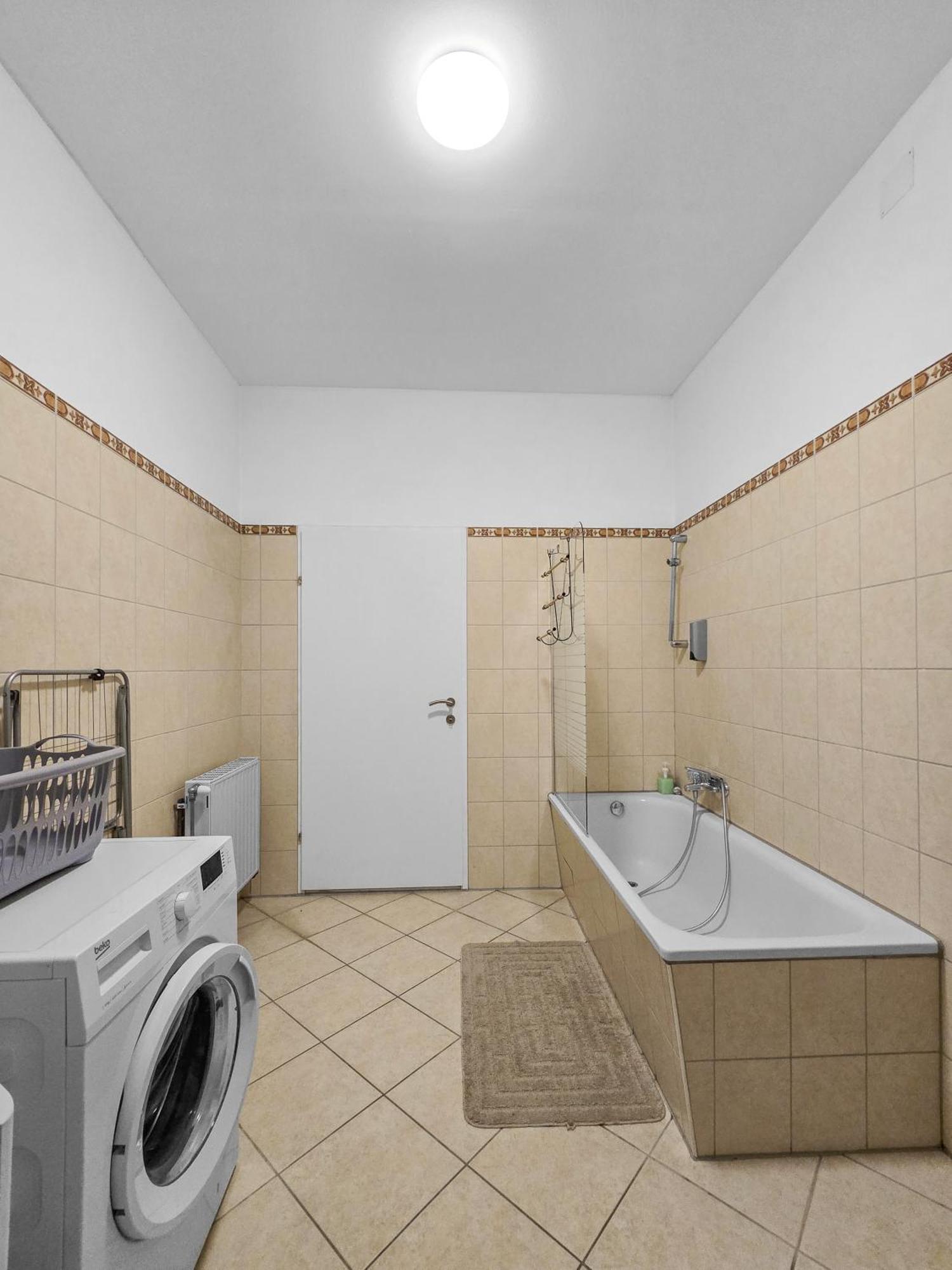 Three King-Size Beds, Three Bedrooms Vienna Exterior photo